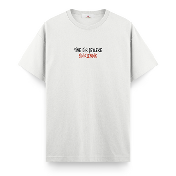 Yine Birşeylere Sinirlendik - Regular Tshirt