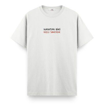 Hayatımı Biri Hızlı Sarıyor - Regular Tshirt