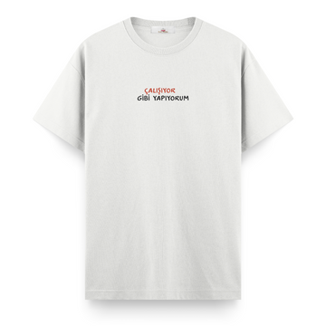 Çalışıyor Gibi Yapıyorum - Regular Tshirt